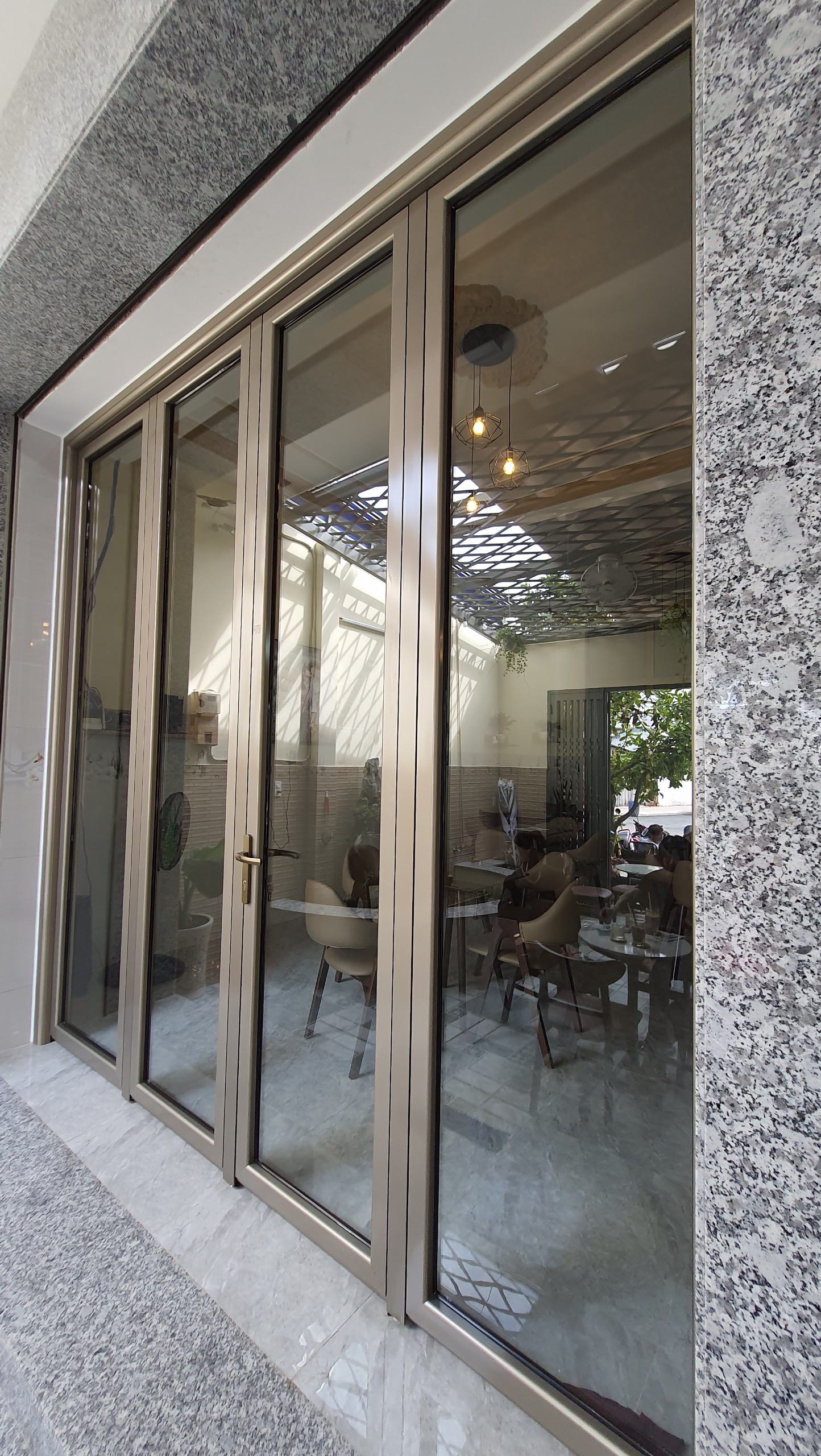 thi công lắp đặt cửa nhôm xi mạ niken tại thành phố hồ chí minh